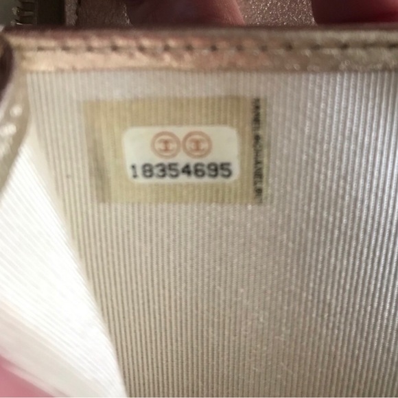 🌻4xHP!🌻 Auth. Chanel Gold Quilted Zip Wallet - Picture 6 of 16